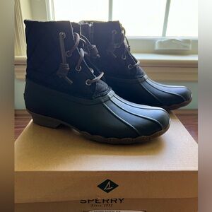 Girls size 4M Sperry Black Duck Boot.  NEW